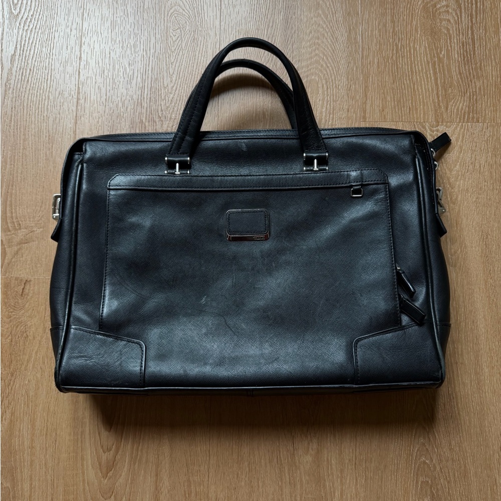 Tumi Astor Regis Black Slim Leather Briefcase Messenger Laptop Bag YS-1111